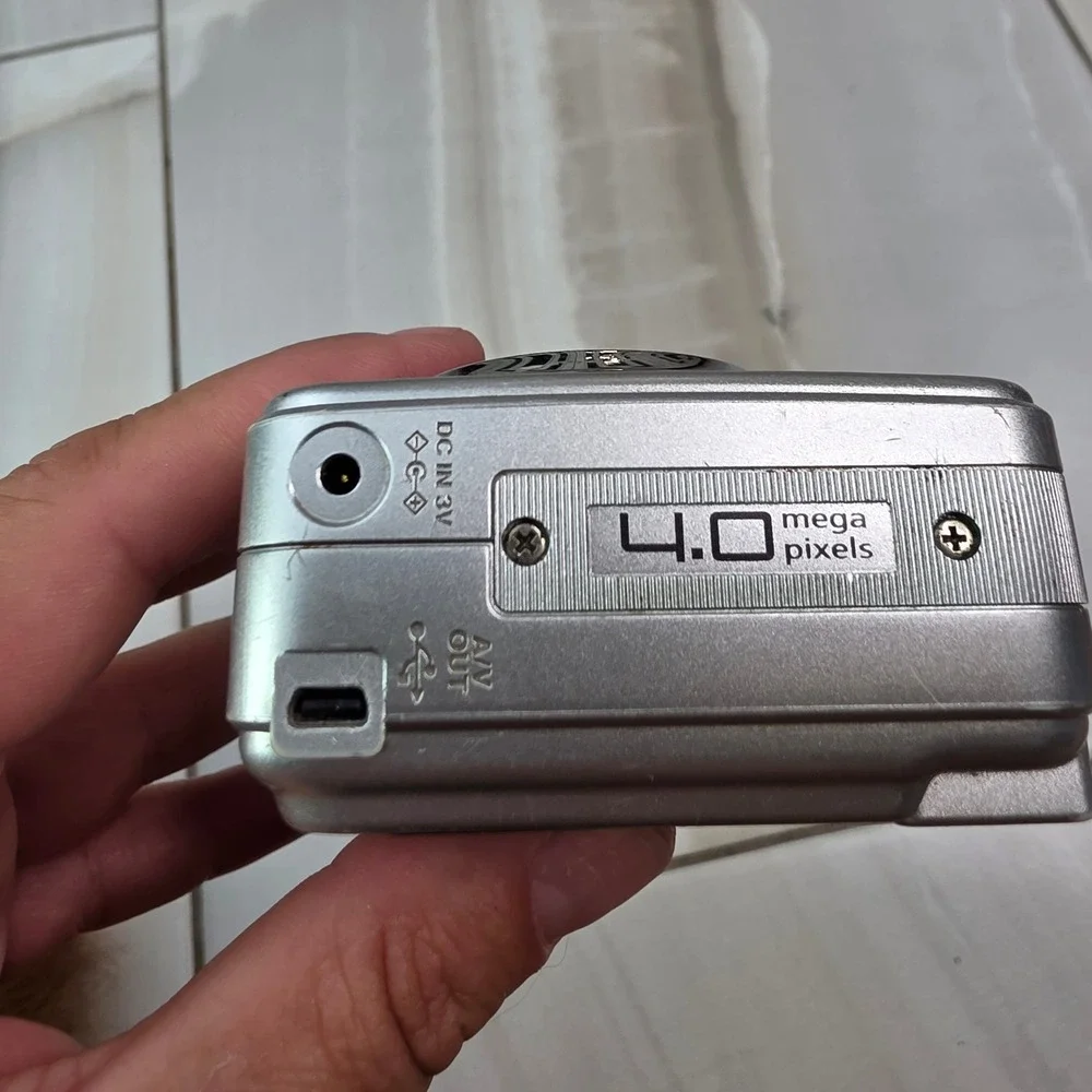 Kodak EasyShare C330 Silver Digital Camera 4.0MP 3x Optical Zoom Retinar Lens S3